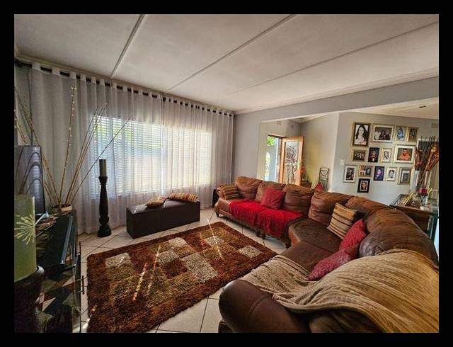 3 BEDROOM HOUSE FOR SALE IN BONAERO PARK